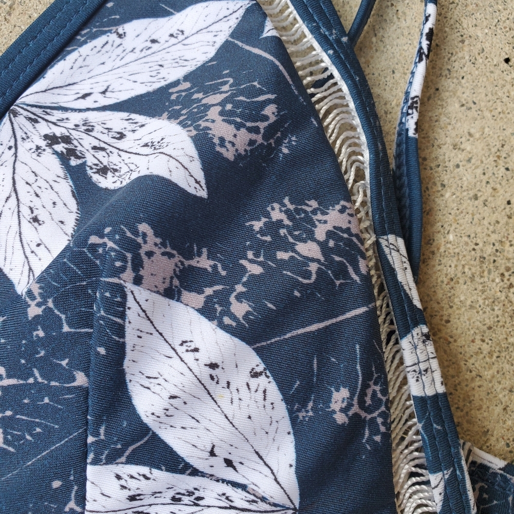 Bikini top size small in blue and white - Picture 2 of 3